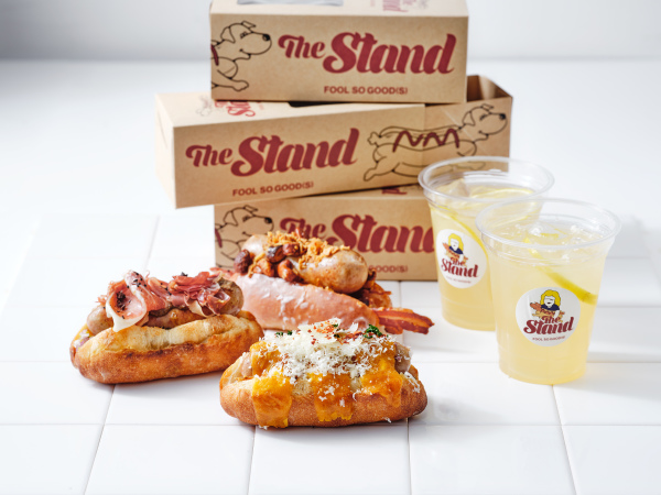 ホットドッグスタンド「THE STAND」の店長候補平均年齢28歳/賞与年2回