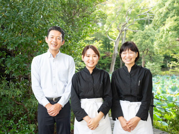 【鶴岡八幡宮内のカフェ店長候補】経験者必見／鎌倉好き必見／静かな神社境内の茶寮で働きませんか？