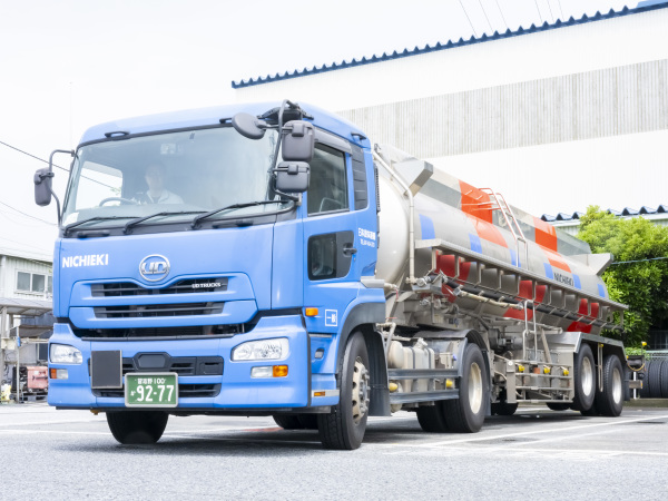 日本液体運輸株式会社/物流の要！配車計画のプロへ！化学製品タンクローリーの運行管理者！