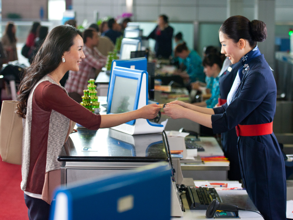 中国東方航空　日本支社/\\年間休日120日以上//　予約・発券及び空港業務兼務スタッフを募集中！