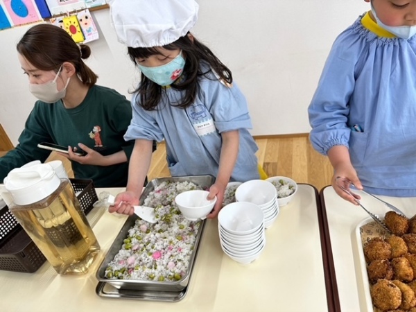 こども園の栄養士　日祝休み　交通費支給あり！