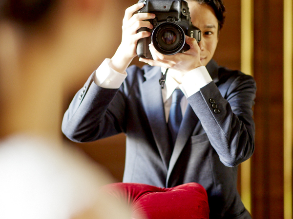 株式会社エムクルー/結婚式場での撮影スタッフ　カメラの基礎知識があれば短期間で現場研修に入れます！