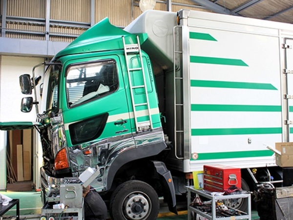 九州栄孝エキスプレス株式会社/大型トラック整備士 整備工場見学会開催