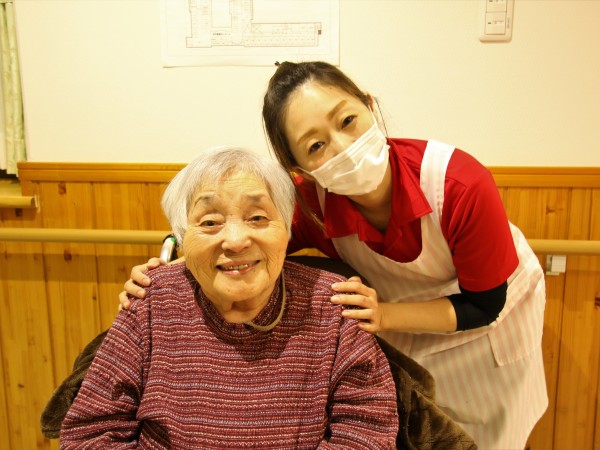 介護職員（介護福祉士・特別養護老人ホーム）夜勤手当１回７５００円・希望回数承ります