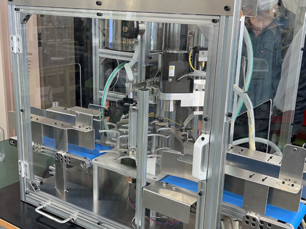 有限会社ユウアイ/ロボット型食品製造機械の開発