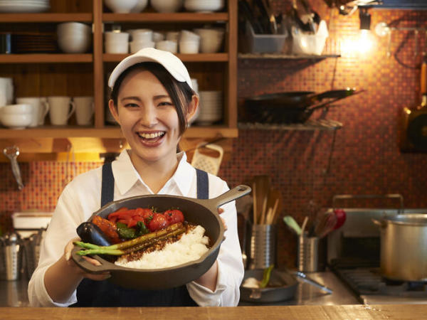株式会社紬/☆2024年6月OPENのワインバル☆調理スタッフの募集です！