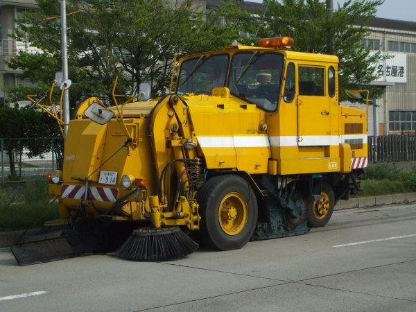 道路清掃スタッフ/運転手◎未経験歓迎/年休122日/土日祝日休み