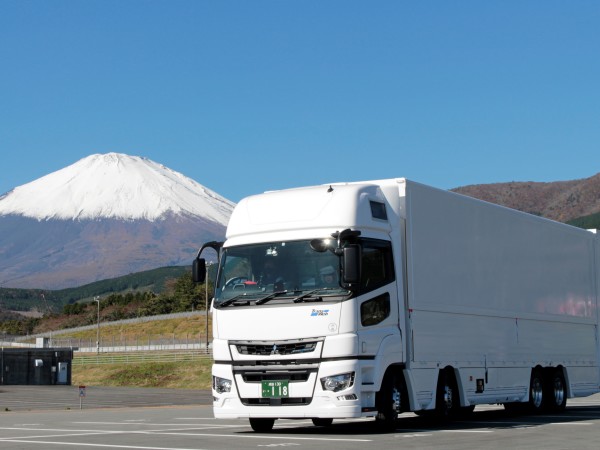 株式会社トランスウェブ/面接一回のみ！一般貨物を運ぶ大型トラックドライバー