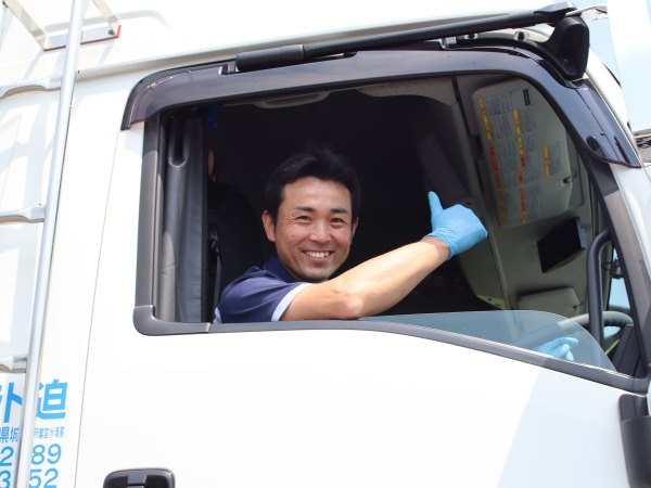 迫トラック株式会社/【夜間勤務】中型トラックドライバー