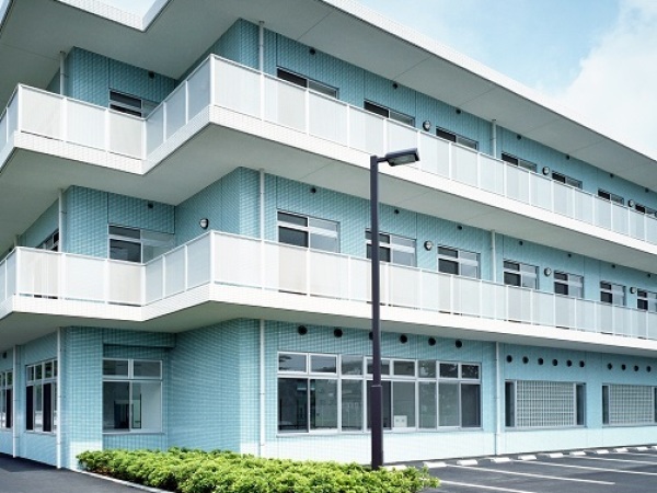 介護老人保健施設ケアホーム横浜/自然が多くアットホームで働きやすい！デイケアでの介護福祉士さん募集中