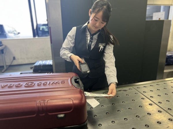 【羽田空港で働ける】手荷物検査をお任せ！未経験OK20・30代女性活躍中！使用者6割の独身寮アリ！