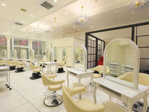 美容室クイーン（Beauty Salon Queen）/2024年2月7日、新規オープン！　八千代緑が丘駅隣接