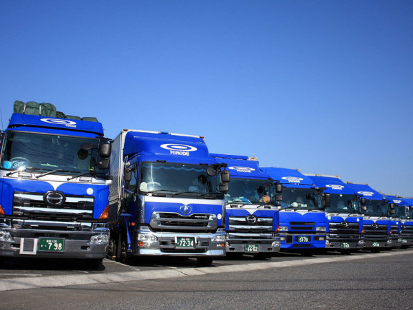 株式会社日の出運輸 西日本 備前支店/配送先は様々ですが、色々な場所に行けて刺激的な大型トラック運転手！