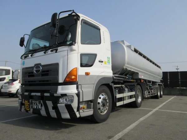 阪神石油運送株式会社/大型タンクローリードライバー