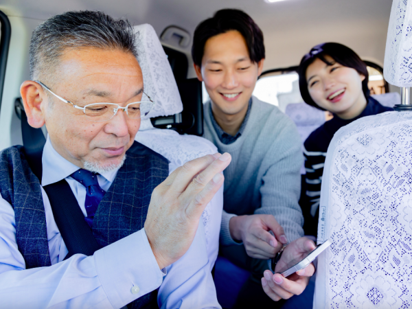 丸徳タクシー株式会社/【夜勤勤務：入社祝い金有】Uberアプリドライバー／未経験大歓迎！