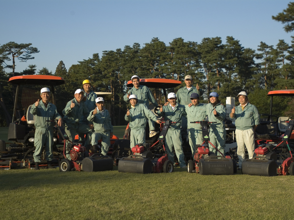 武蔵カントリークラブ/☆未経験者歓迎/ゴルフ場のコースを整備する仕事です/残業1日あたり30分程度/日本オープン開催コース