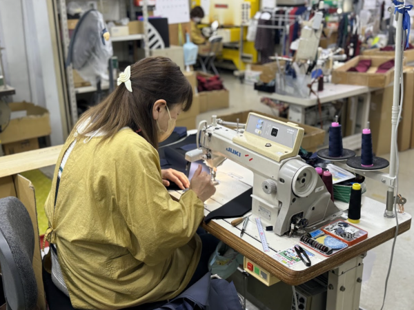 大阪ネクタイ製販株式会社/生地裁断スタッフ／ユニフォーム向けのネクタイを製造販売している縫製工場でのお仕事です！未経験OK！