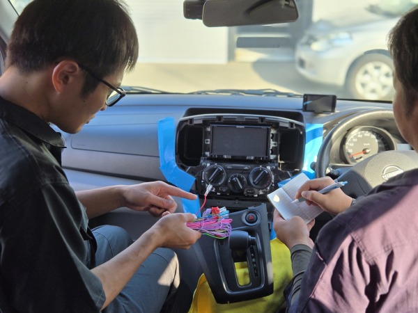 未経験OK！車のカスタマイズパーツ取付／社用車支給、車通勤可