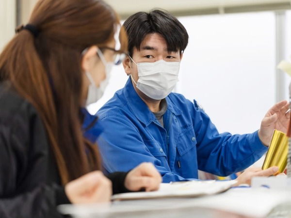 金属洋食器などの企画営業（未経験可）◆老舗メーカー／昇給・賞与あり／転勤なし